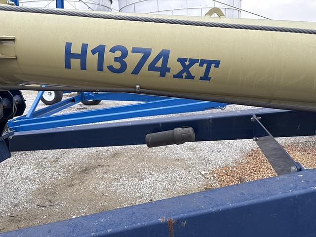 Image of Harvest International H1374XT equipment image 2