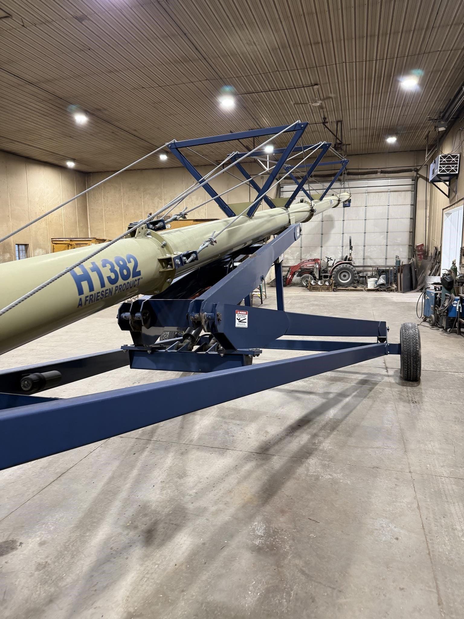 Harvest International H1382 Equipment Image0