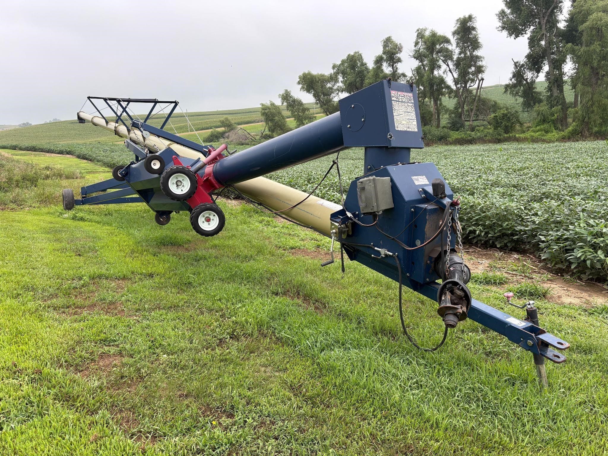 Harvest International H1382 Equipment Image0
