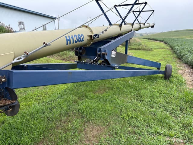 Image of Harvest International H1382 equipment image 3