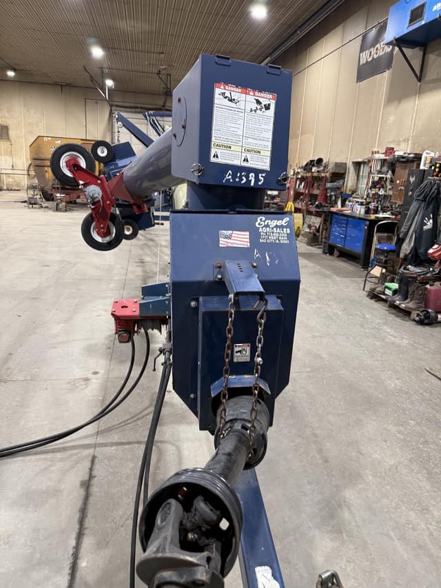 Image of Harvest International H1382 equipment image 1