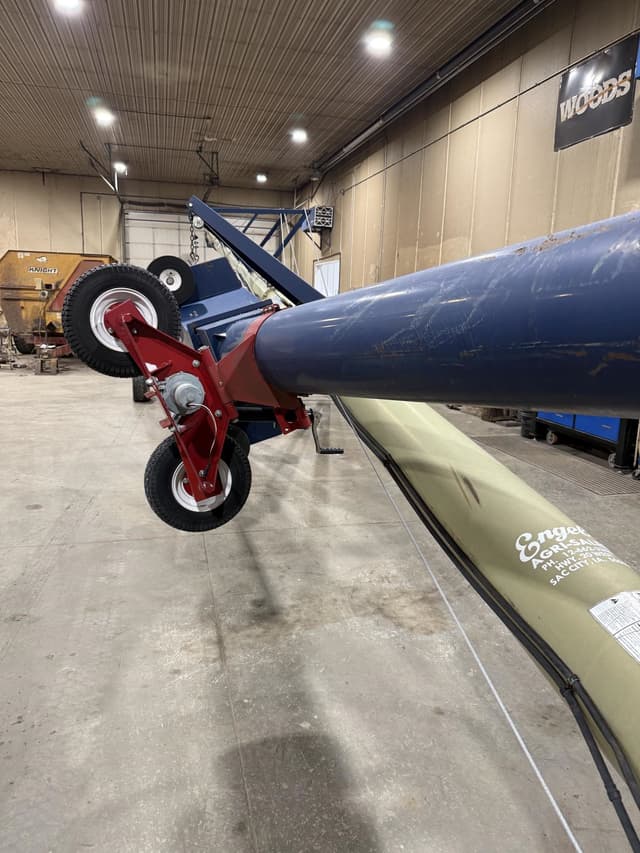 Image of Harvest International H1382 equipment image 3