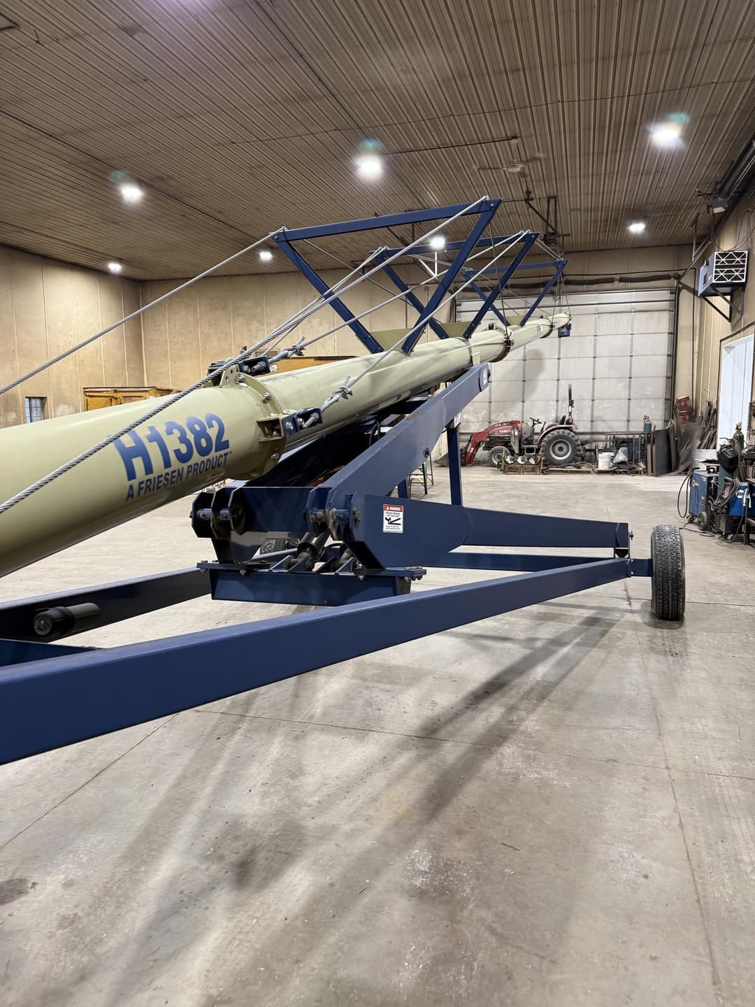 Image of Harvest International H1382 Primary image