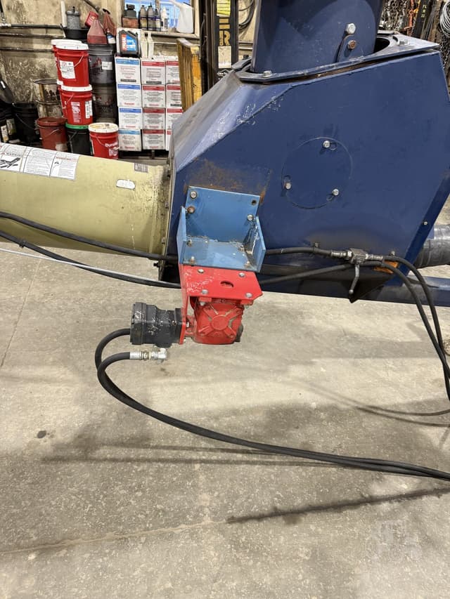 Image of Harvest International H1382 equipment image 2