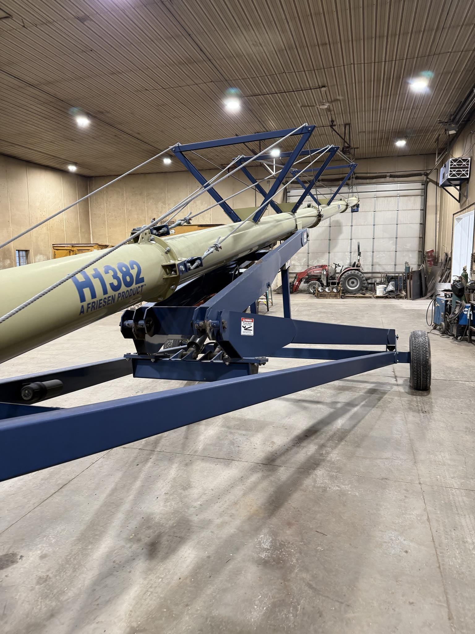 Harvest International H1382 Equipment Image0