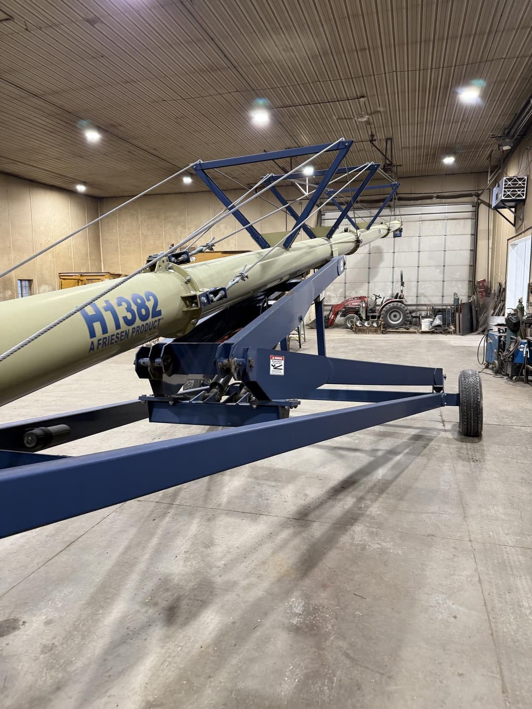 Image of Harvest International H1382 Primary image