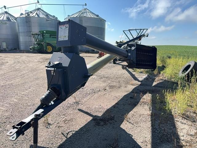 Image of Harvest International H1382 equipment image 2