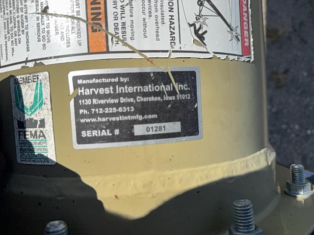 Image of Harvest International H1382 equipment image 1