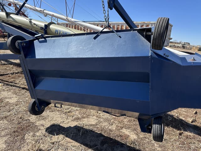 Image of Harvest International H1382 equipment image 4