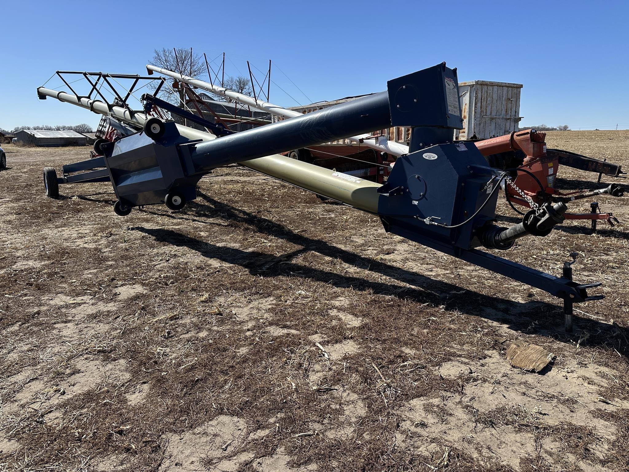 Harvest International H1382 Equipment Image0