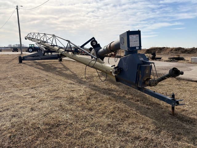 Image of Harvest International H1392 equipment image 1