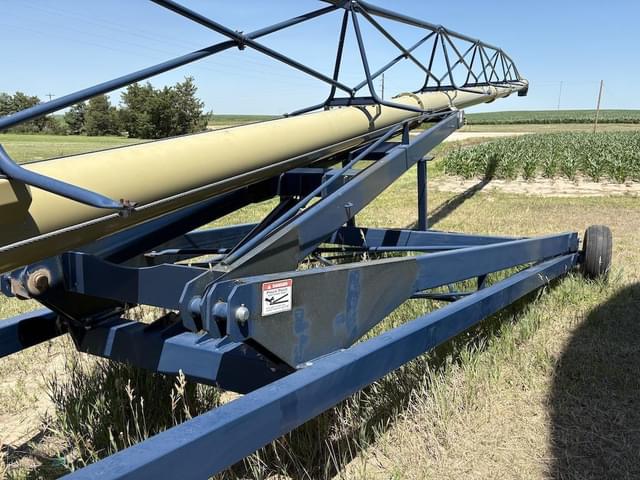 Image of Harvest International H1392 equipment image 4