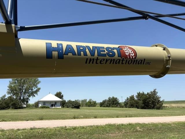 Image of Harvest International H1392 equipment image 2