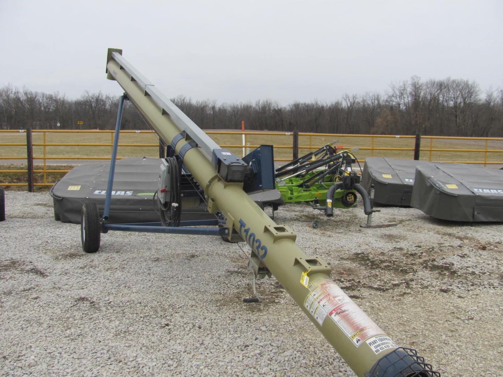 Harvest International T1032 Equipment Image0