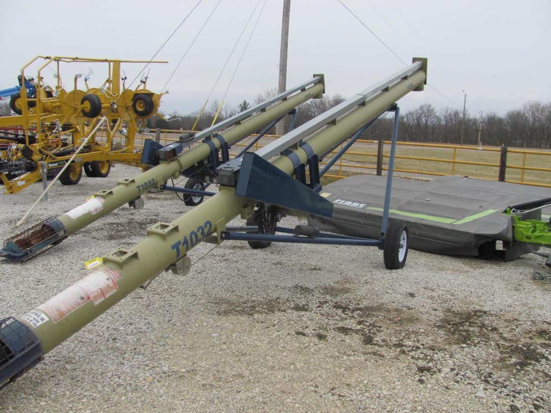 Image of Harvest International T1032 Image 1