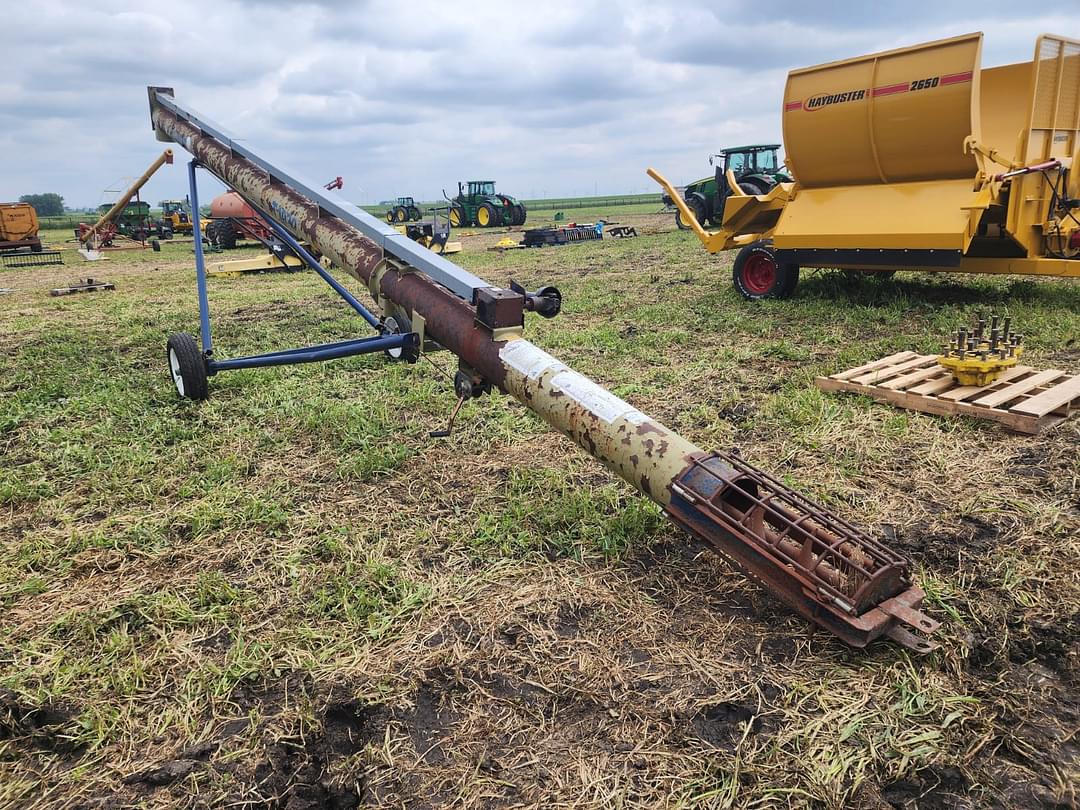 Image of Harvest International T1032 Primary image
