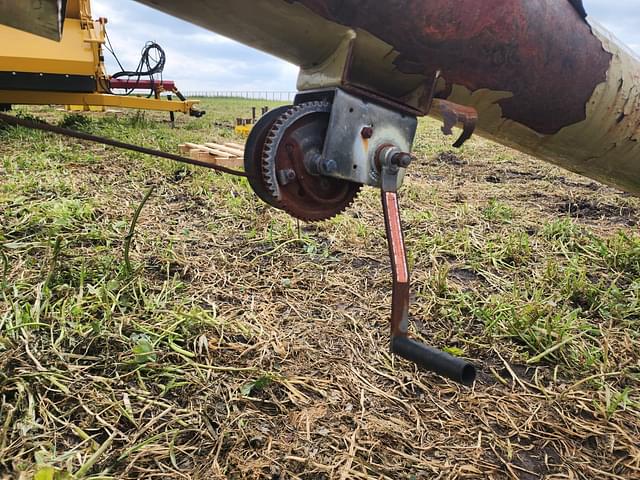 Image of Harvest International T1032 equipment image 3