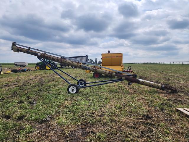 Image of Harvest International T1032 equipment image 1