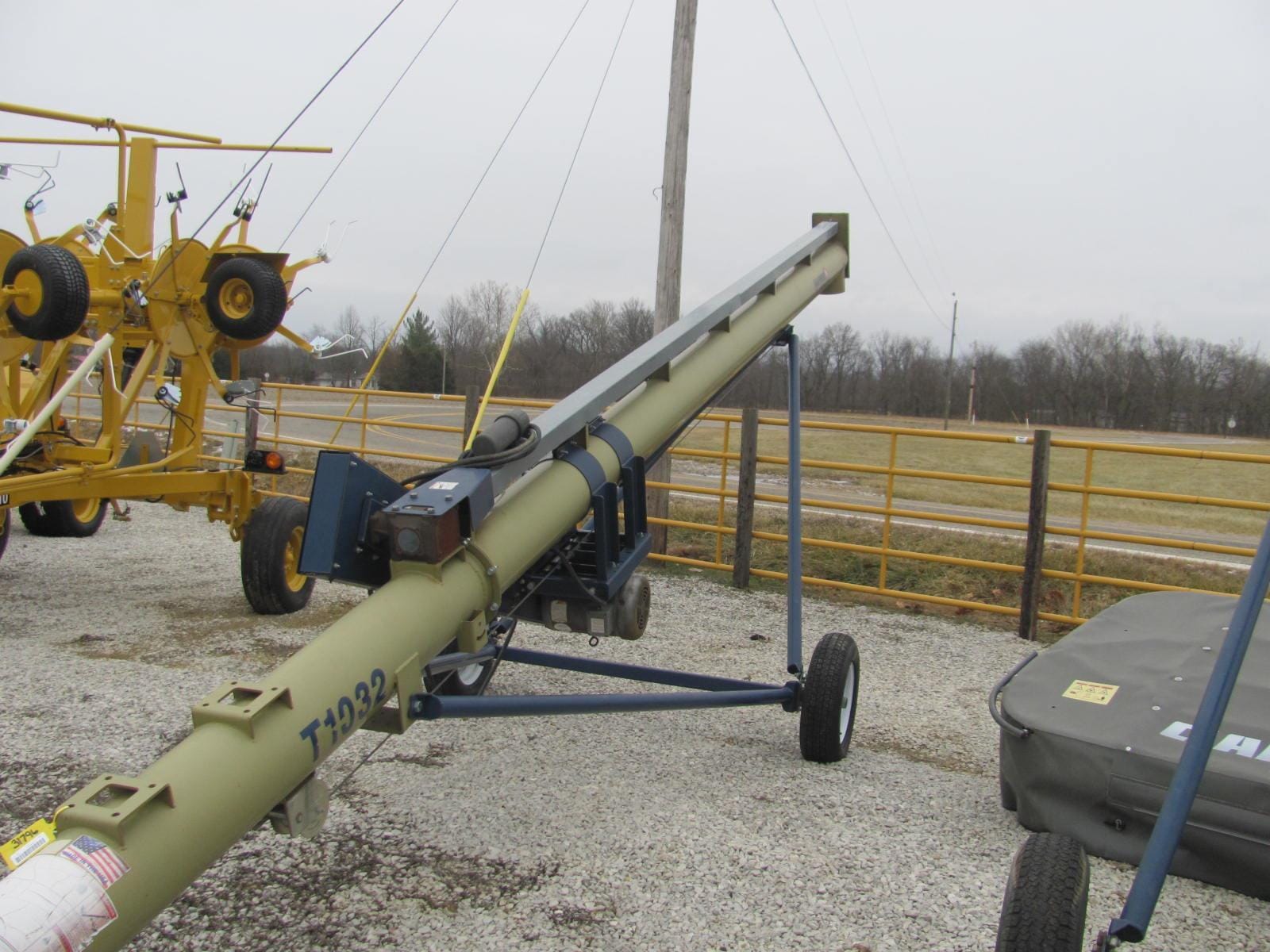 Harvest International T1032 Equipment Image0