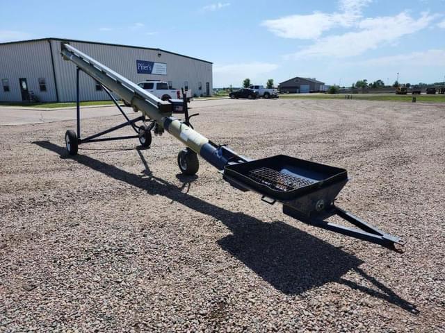 Image of Harvest International T1032 equipment image 1