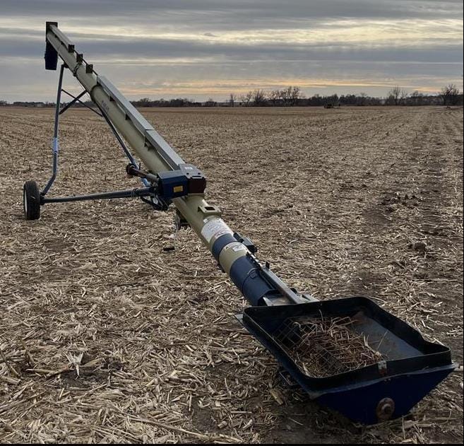 Harvest International T1042 Equipment Image0