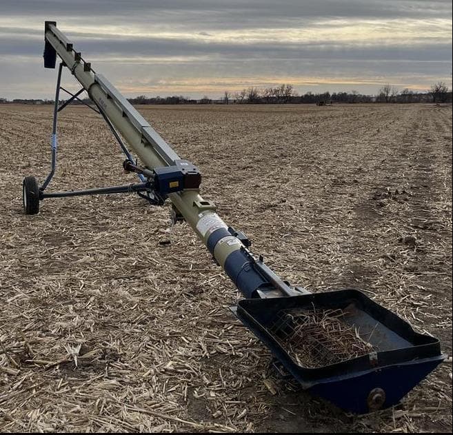 Image of Harvest International T1042 Primary image