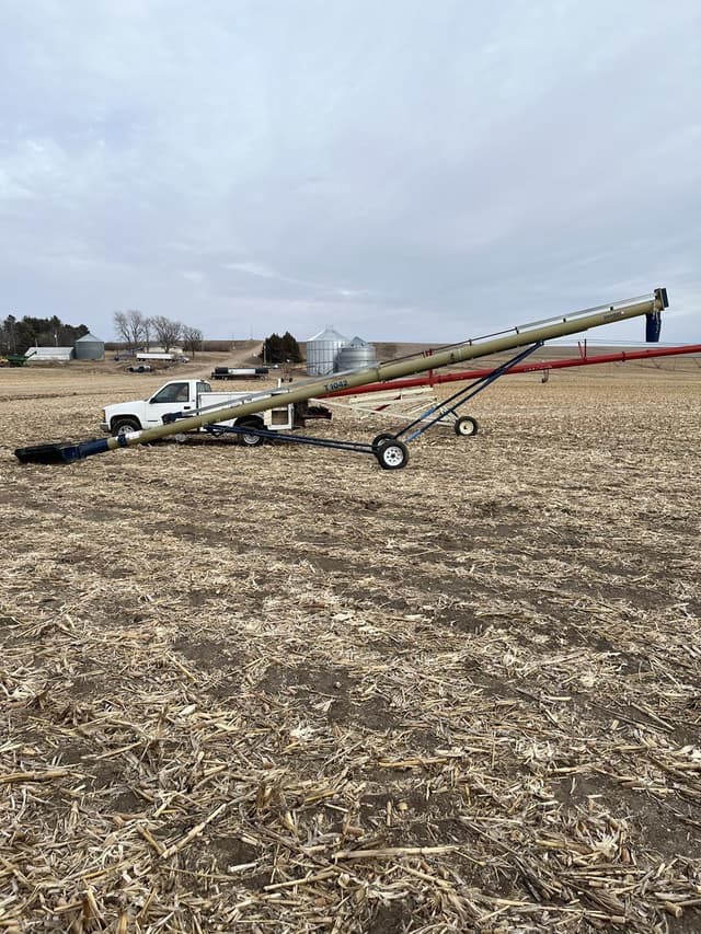 Image of Harvest International T1042 equipment image 3