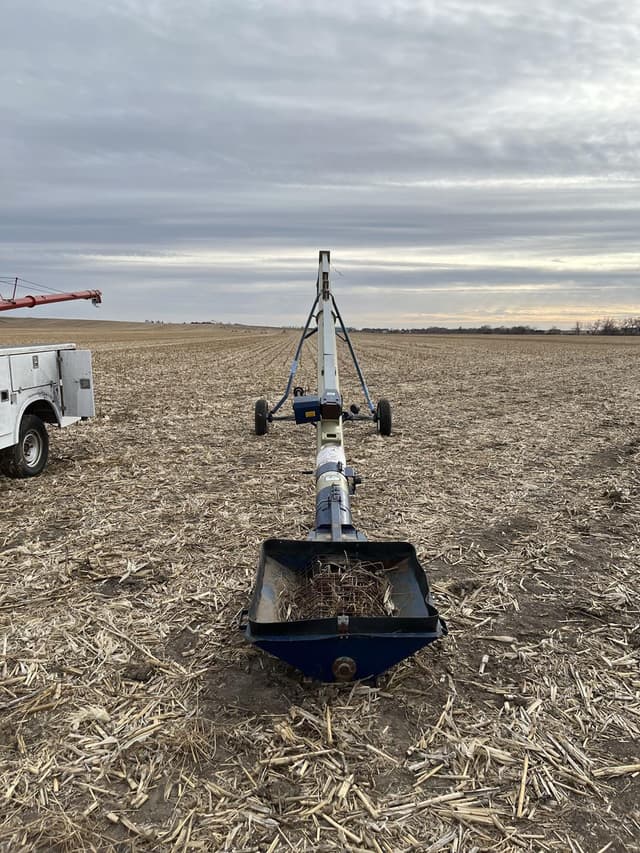 Image of Harvest International T1042 equipment image 2