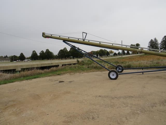 Image of Harvest International T1052 equipment image 1