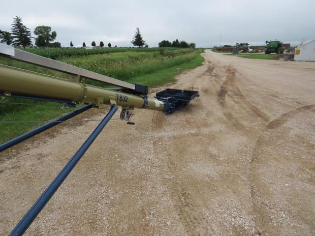 Image of Harvest International T832 equipment image 4