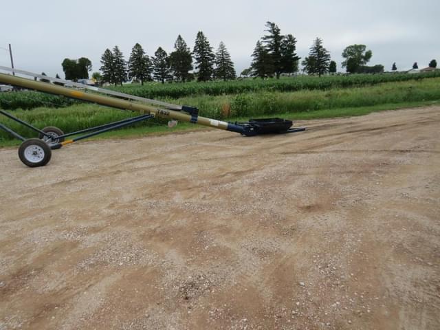 Image of Harvest International T832 equipment image 1