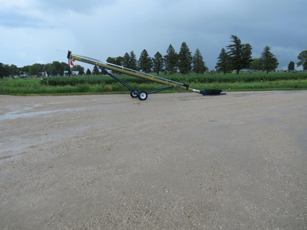 Image of Harvest International T832 Primary image