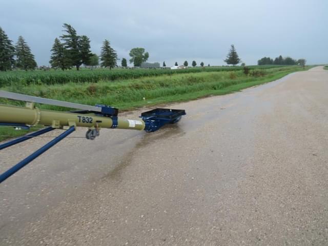 Image of Harvest International T832 equipment image 3