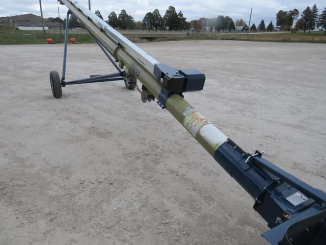 Image of Harvest International T832 equipment image 1