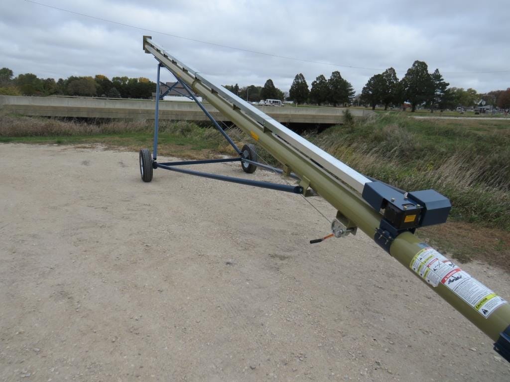 Main image Harvest International T842