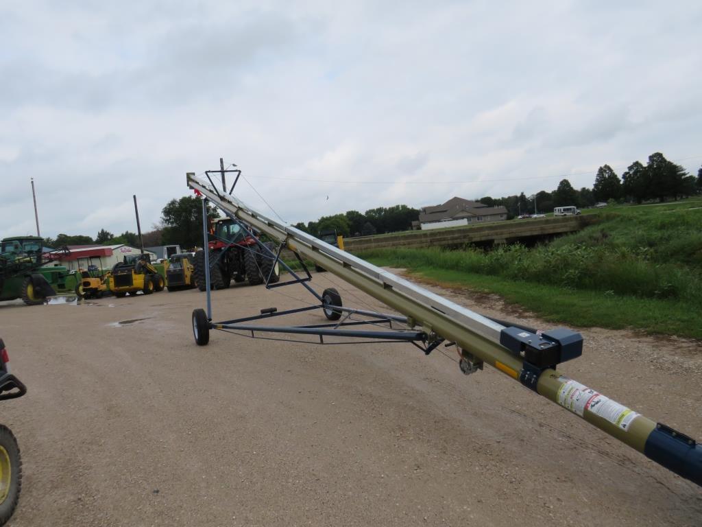 Image of Harvest International T852 Primary image