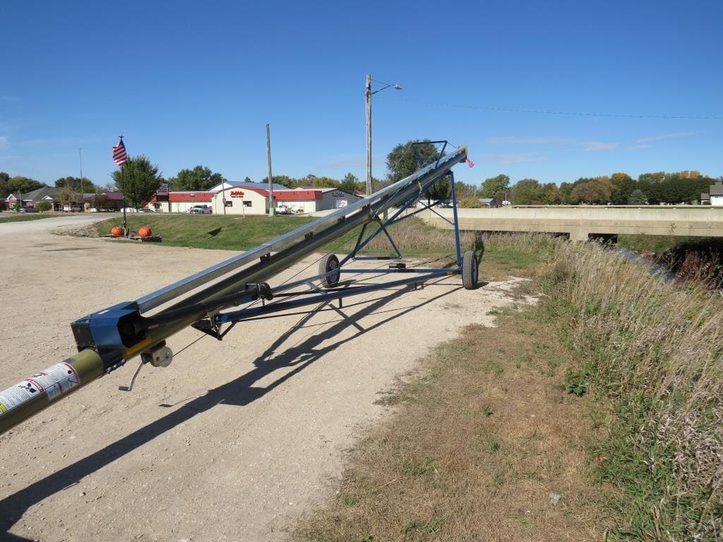 Image of Harvest International T852 Primary image