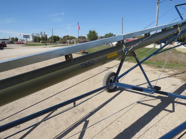 Image of Harvest International T852 equipment image 4