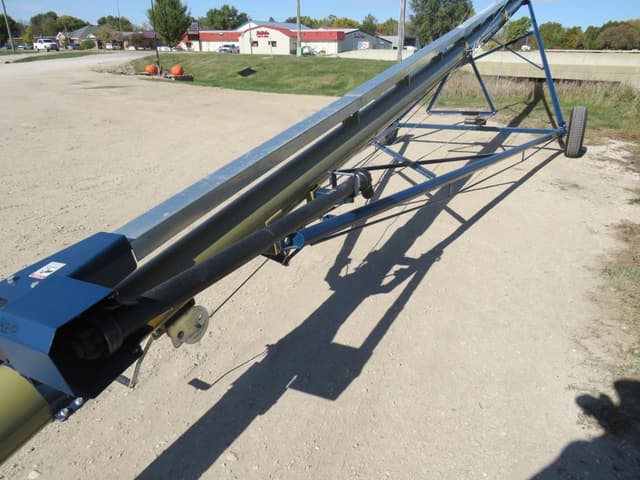 Image of Harvest International T852 equipment image 2