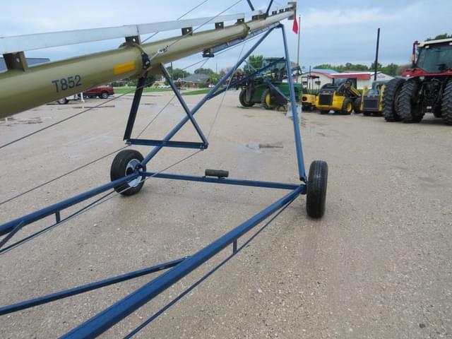 Image of Harvest International T852 equipment image 3
