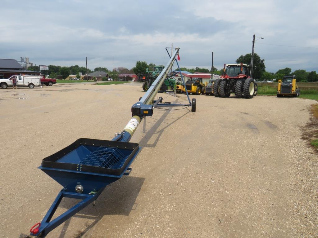 Image of Harvest International T852 Primary image