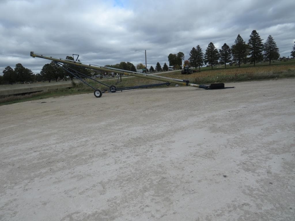 Image of Harvest International T852 Primary image