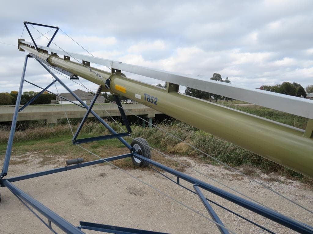 Image of Harvest International T852 Primary image