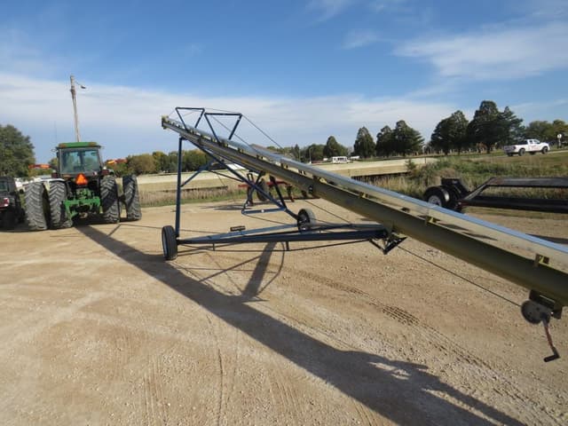 Image of Harvest International T862 equipment image 1