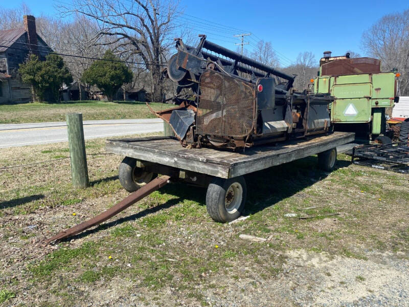 Undetermined Hay Trailer Equipment Image0