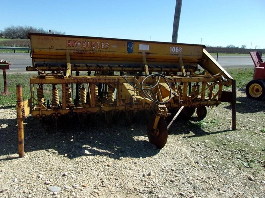 Main image Haybuster 1068