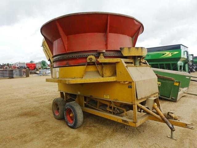 Image of Haybuster H-1100 equipment image 1