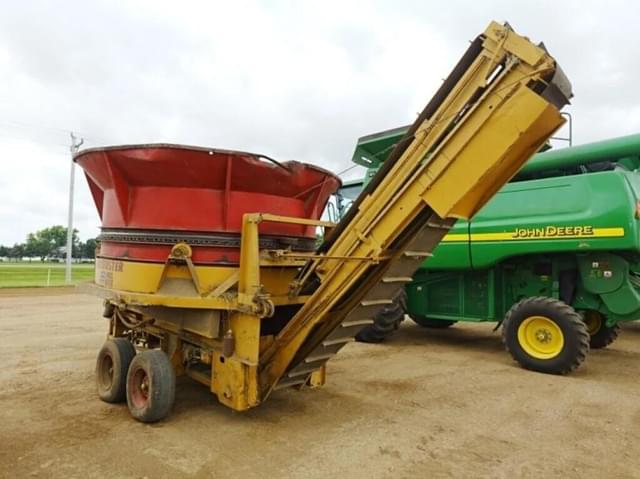 Image of Haybuster H-1100 equipment image 3