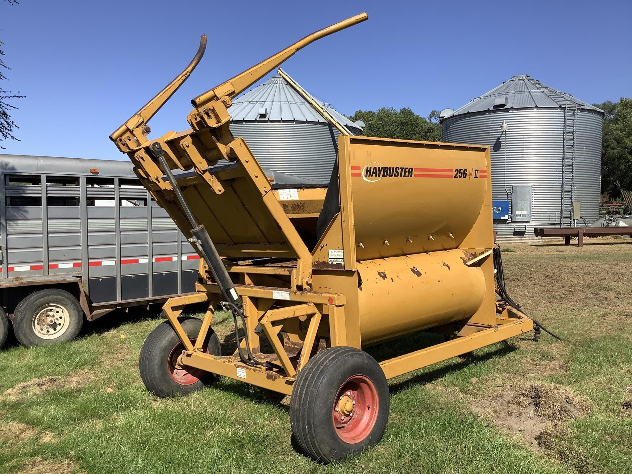 Haybuster 256 Plus II Equipment Image0
