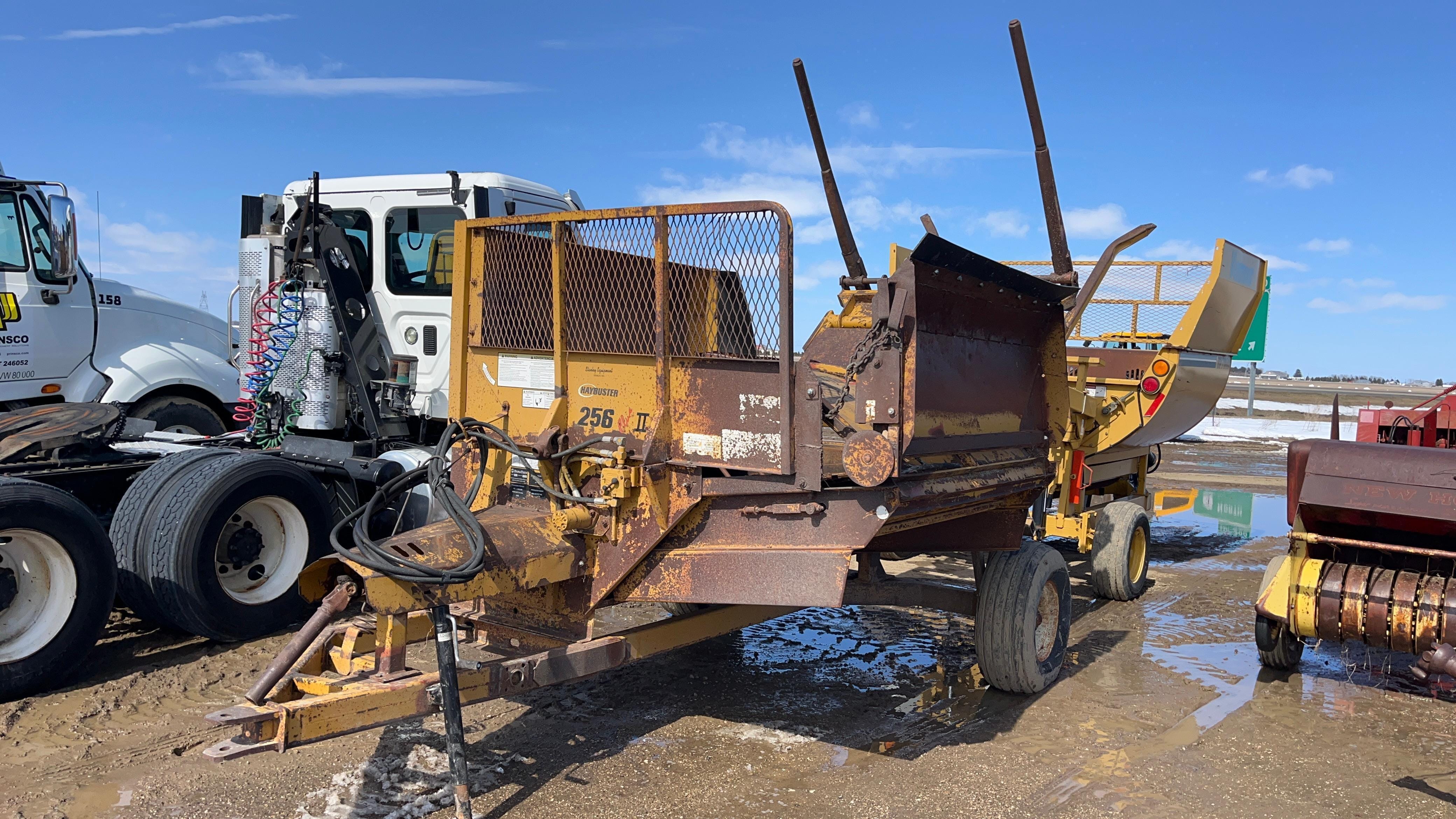 Haybuster 256 Plus II Equipment Image0